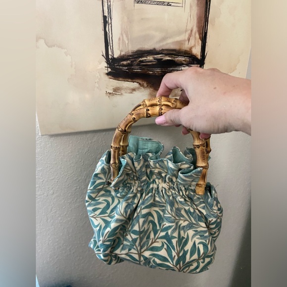NWOT Cute Fabric Handbag with Bamboo Round Handles Cream & Blues Leaf Branches - Picture 8 of 14